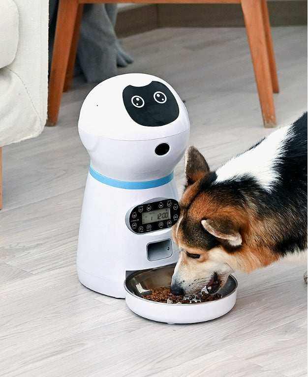 Smart pet feeder, automatic cat and dog feeder with timed and measured feeding.